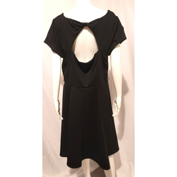 Paper Doll Black Dress w/ Back Cut Out - Size 1X - Picture 1 of 7